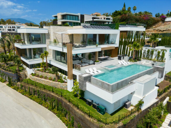 SOLD – La Quinta – 6B Modern Villa – Sea Views  – Gated