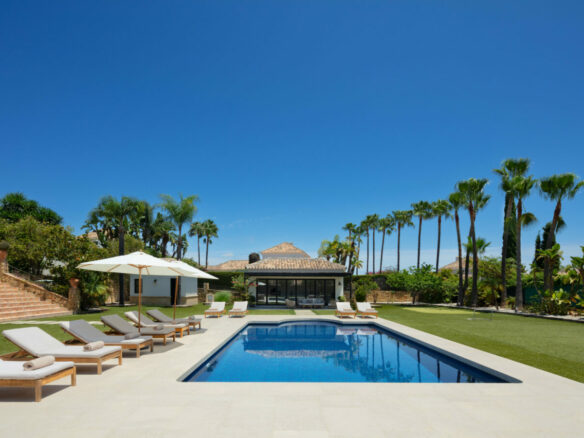 Reduced – El Paraiso – 5B Villa – Turn Key Ready