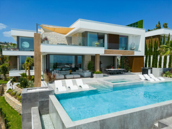SOLD – La Quinta – 6B Modern Villa – Sea Views  – Gated