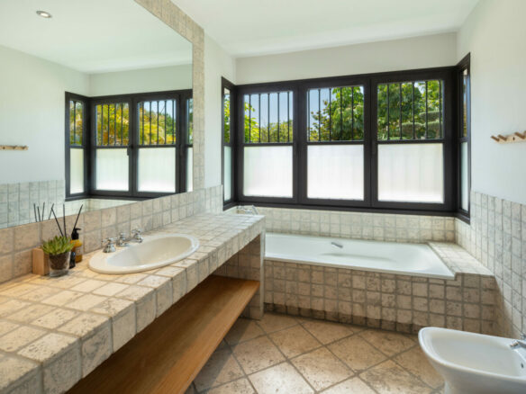 Reduced – El Paraiso – 5B Villa – Turn Key Ready