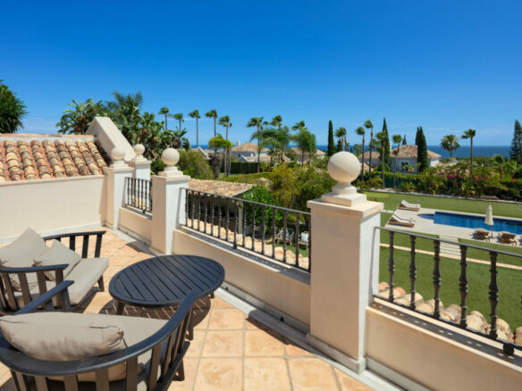 Reduced – El Paraiso – 5B Villa – Turn Key Ready