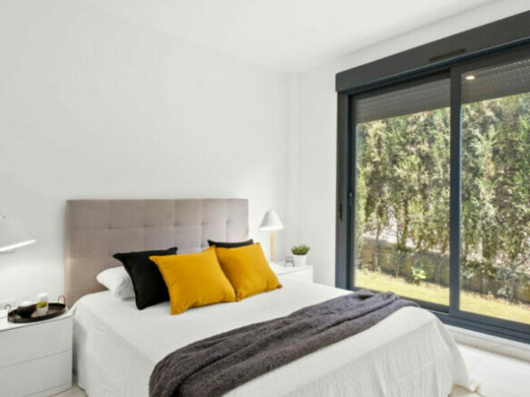 Golden Mile – 3B Modern garden apt – Gated