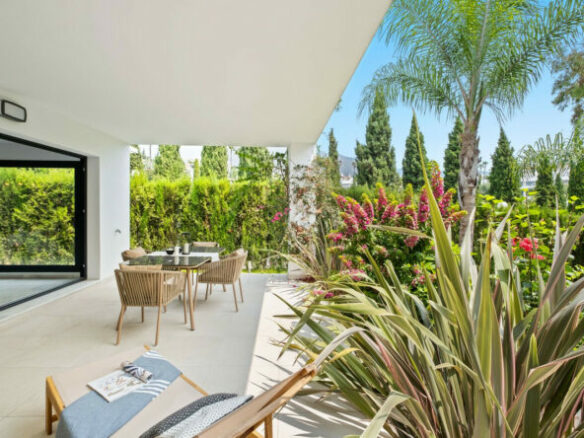 Golden Mile – 3B Modern garden apt – Gated