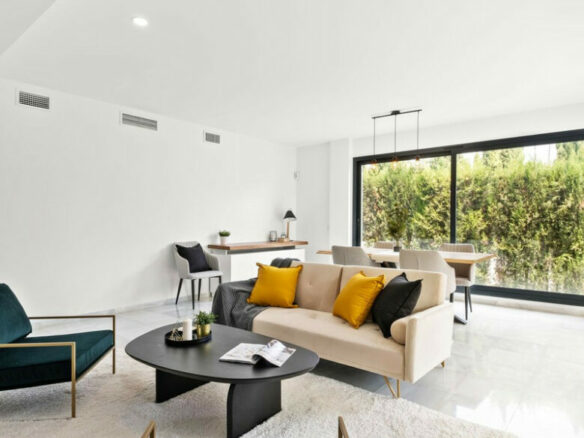 Golden Mile – 3B Modern garden apt – Gated