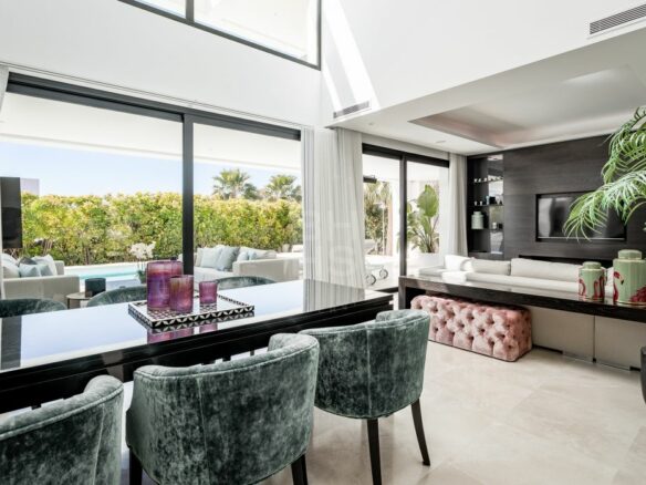 Nueva Andalucia – Modern Villa – Turnkey -Gated