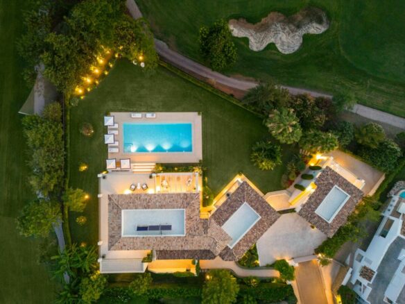 For sale – Nueva Andalucia – 6B Luxury Villa -1st Line Golf -Gated
