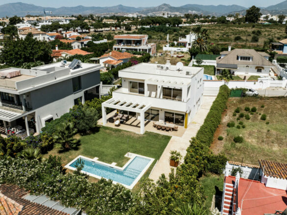 San Pedro – 3B Modern Villa – Beachside