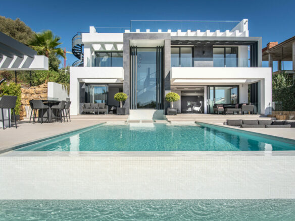 Estepona – 6B Modern Villa -1st Line Golf – Sea Views