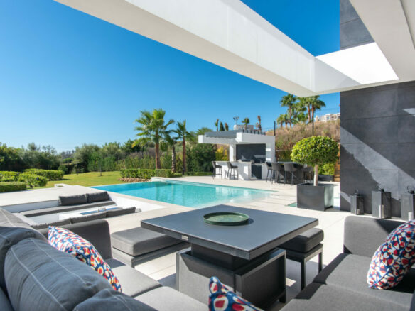 Estepona – 6B Modern Villa -1st Line Golf – Sea Views