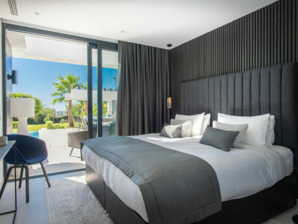 Estepona – 6B Modern Villa -1st Line Golf – Sea Views