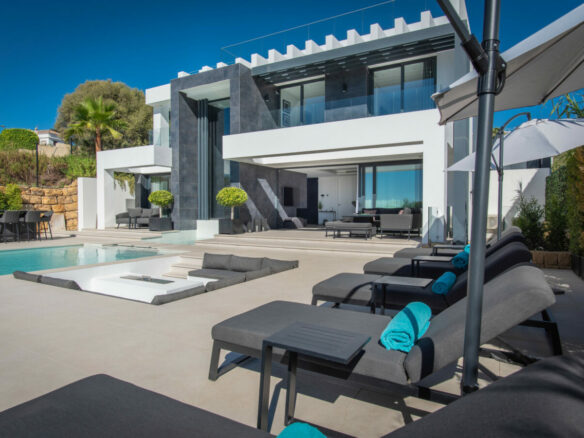 Estepona – 6B Modern Villa -1st Line Golf – Sea Views