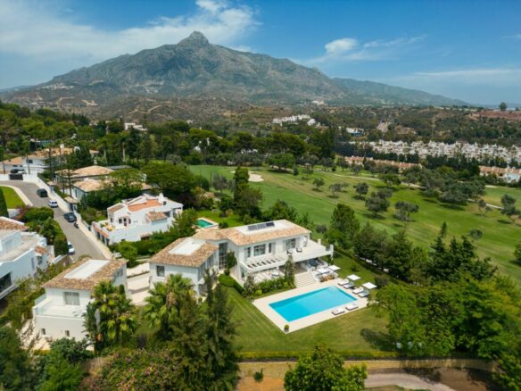 For sale – Nueva Andalucia – 6B Luxury Villa -1st Line Golf -Gated