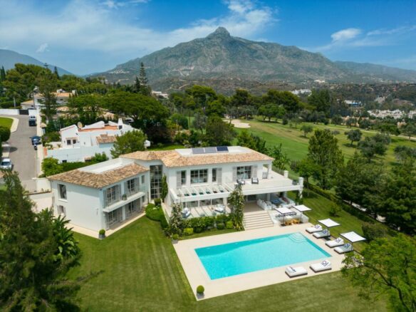 For sale – Nueva Andalucia – 6B Luxury Villa -1st Line Golf -Gated