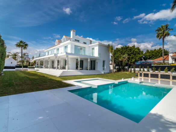Puerto Banus – 8B Villa – Walk to Port -Gated