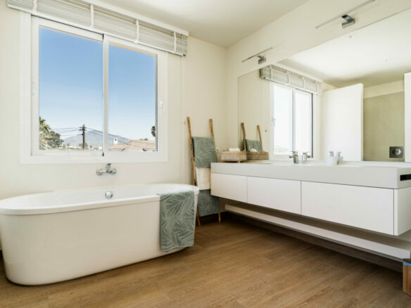 San Pedro – 3B Modern Villa – Beachside