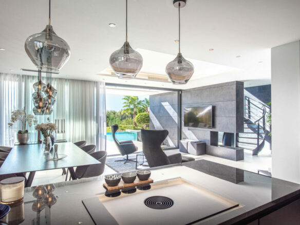 Estepona – 6B Modern Villa -1st Line Golf – Sea Views