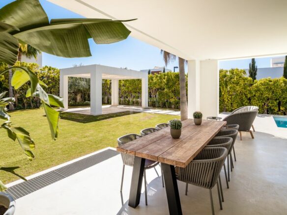 Nueva Andalucia – Modern Villa – Turnkey -Gated