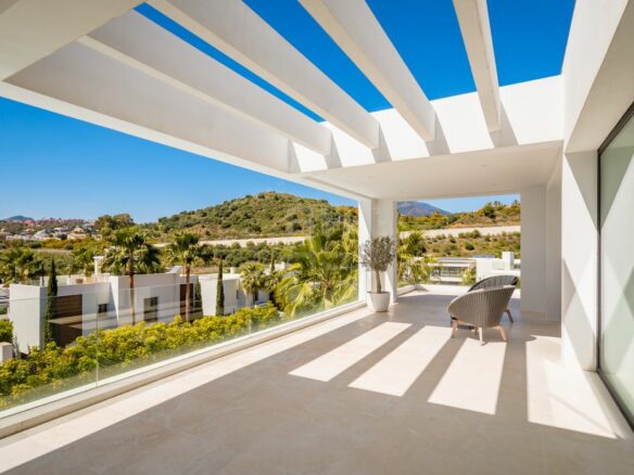 Nueva Andalucia – Modern Villa – Turnkey -Gated