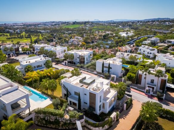 Nueva Andalucia – Modern Villa – Turnkey -Gated