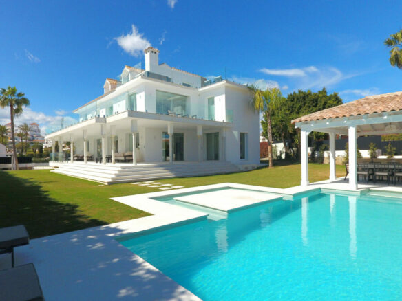 Puerto Banus – 8B Villa – Walk to Port -Gated
