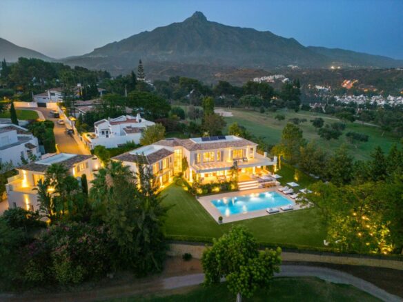 For sale – Nueva Andalucia – 6B Luxury Villa -1st Line Golf -Gated