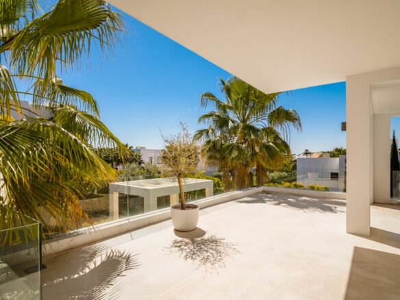Nueva Andalucia – Modern Villa – Turnkey -Gated