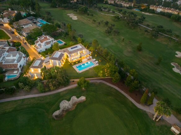 For sale – Nueva Andalucia – 6B Luxury Villa -1st Line Golf -Gated