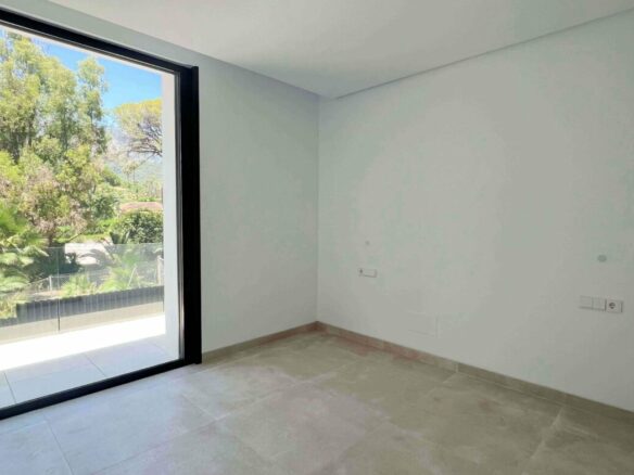 Golden Mile – Modern 4B  Villa – Gated