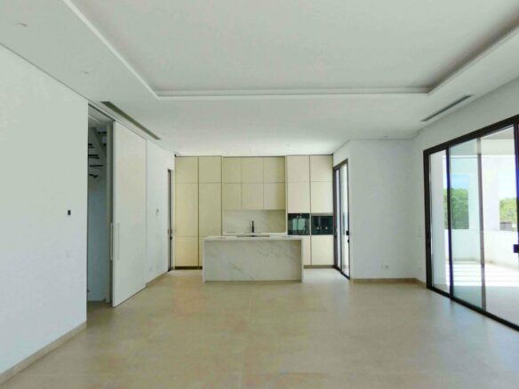 Golden Mile – Modern 4B  Villa – Gated