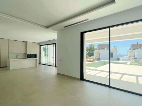 Golden Mile – 4B Modern Villa – Gated