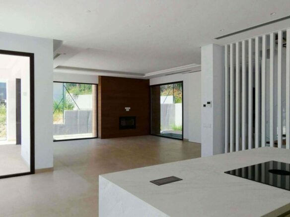 Golden Mile – 4B Modern Villa – Gated