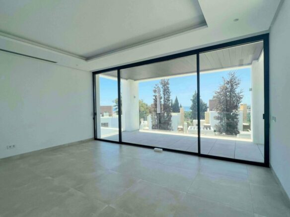 Golden Mile – Modern 4B  Villa – Gated