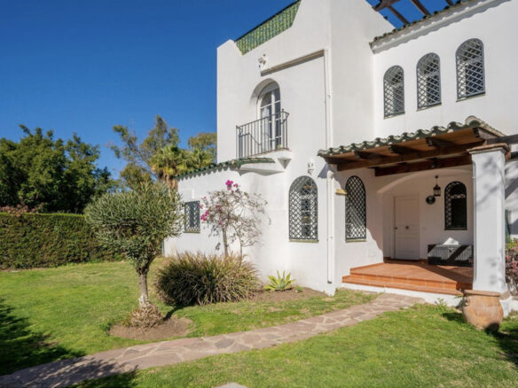 Nueva Andalucia -3B Corner Townhouse -Key Ready