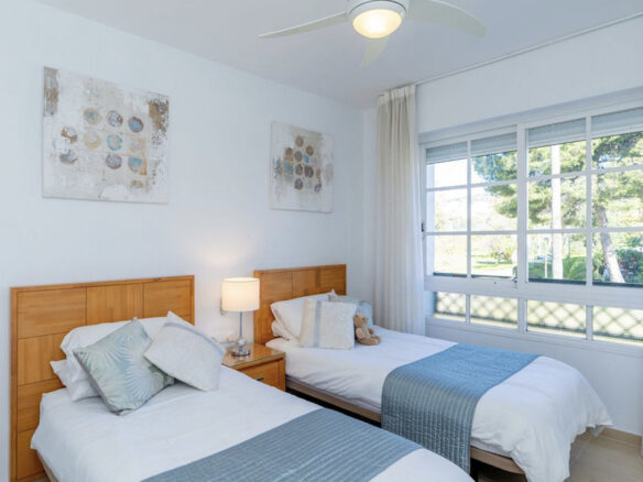 Nueva Andalucia -3B Corner Townhouse -Key Ready