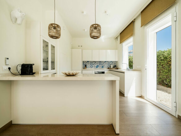 San Pedro – 3B Modern Villa – Beachside