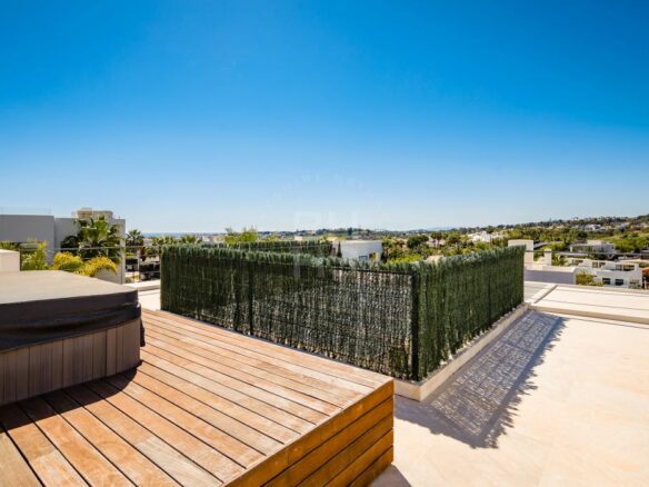 Nueva Andalucia – Modern Villa – Turnkey -Gated