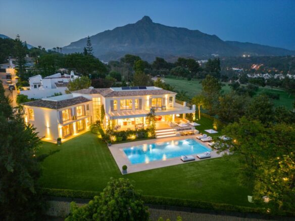 For sale – Nueva Andalucia – 6B Luxury Villa -1st Line Golf -Gated