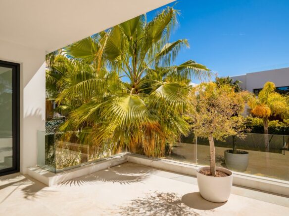 Nueva Andalucia – Modern Villa – Turnkey -Gated