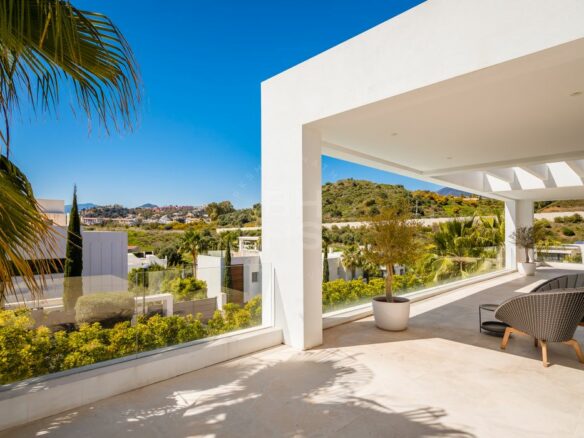 Nueva Andalucia – Modern Villa – Turnkey -Gated