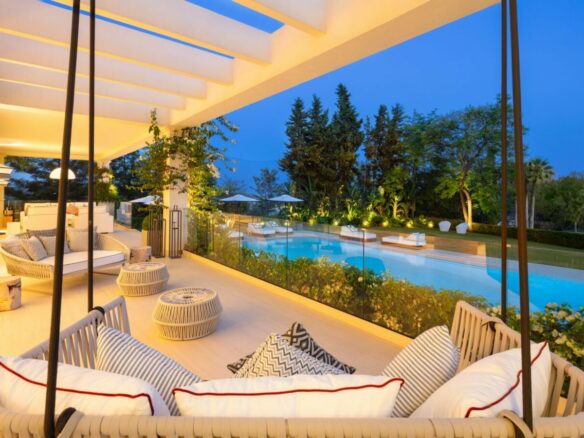 For sale – Nueva Andalucia – 6B Luxury Villa -1st Line Golf -Gated