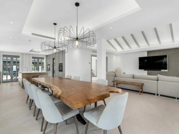 Nueva Andalucía – 6B Luxury Villa – 1st Line Golf -Turnkey