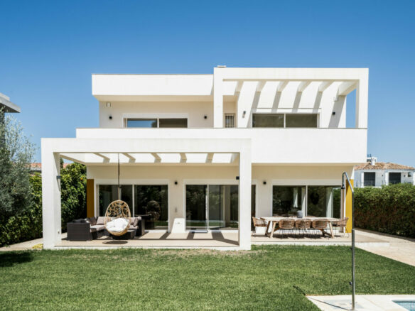 San Pedro – 3B Modern Villa – Beachside