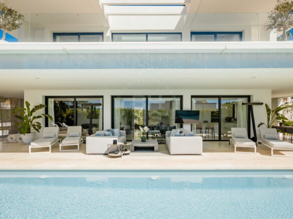 Nueva Andalucia – Modern Villa – Turnkey -Gated