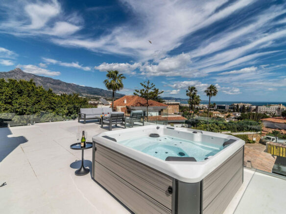 Puerto Banus – 8B Villa – Walk to Port -Gated