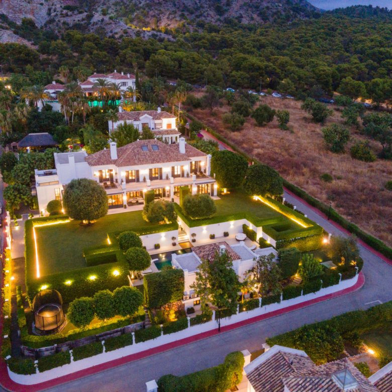 🏰 SOLD: Luxurious Mansion on the Golden Mile – Turnkey Living at Its Finest 🌟