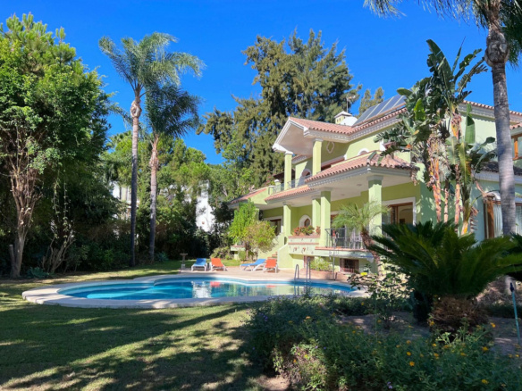 El Paraiso – 5B Villa – 7 cars Garage