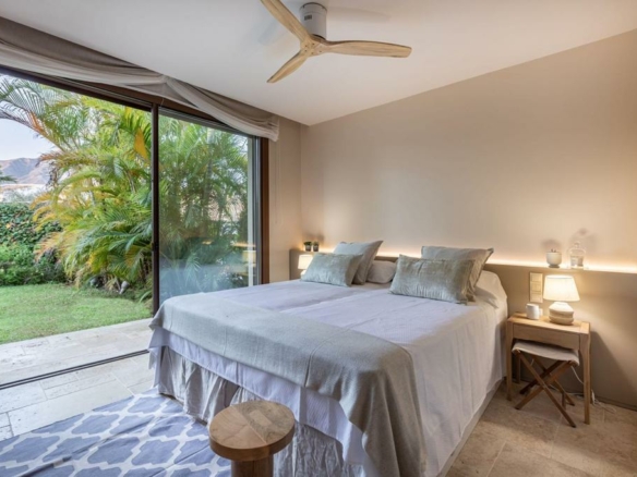 El Paraiso – 5B Villa – 7 cars Garage