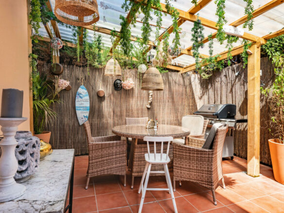 Bargain – For sale – Nueva Andalucia – 7B Townhouse – Gated – 2 Pools