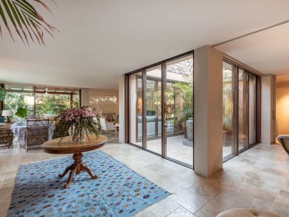 El Paraiso – 5B Villa – 7 cars Garage
