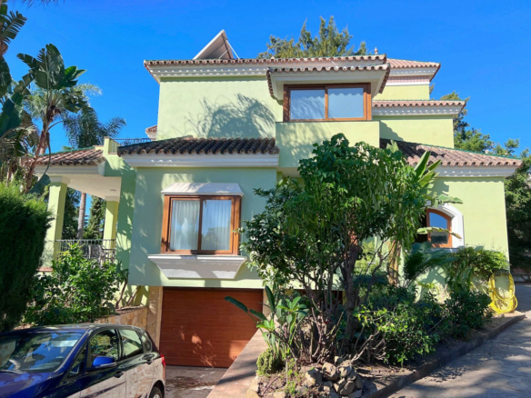 El Paraiso – 5B Villa – 7 cars Garage